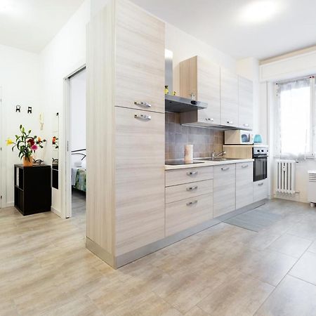 Renovated Flat Subway Yellow Line Milaan Buitenkant foto