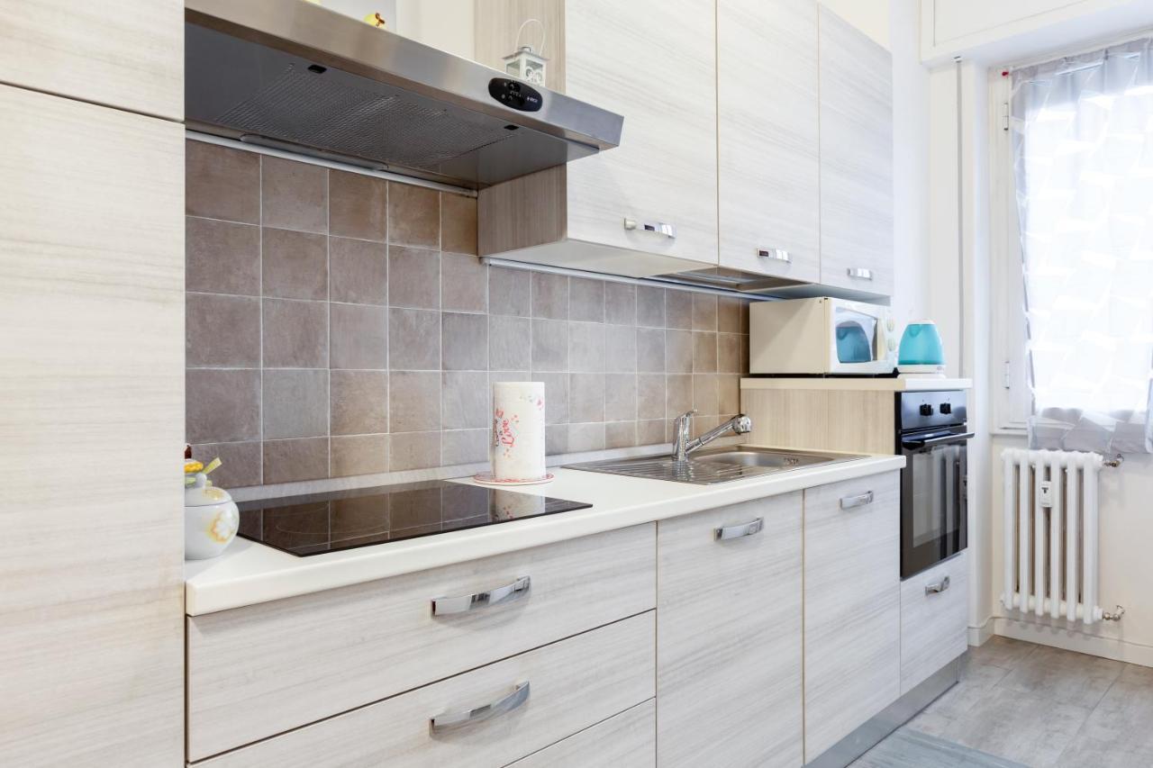 Renovated Flat Subway Yellow Line Milaan Buitenkant foto