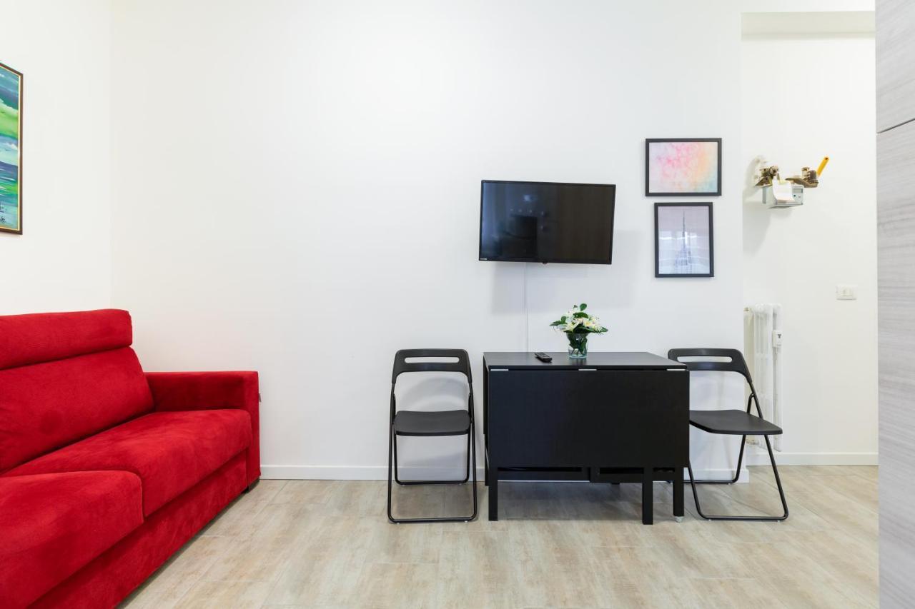 Renovated Flat Subway Yellow Line Milaan Buitenkant foto